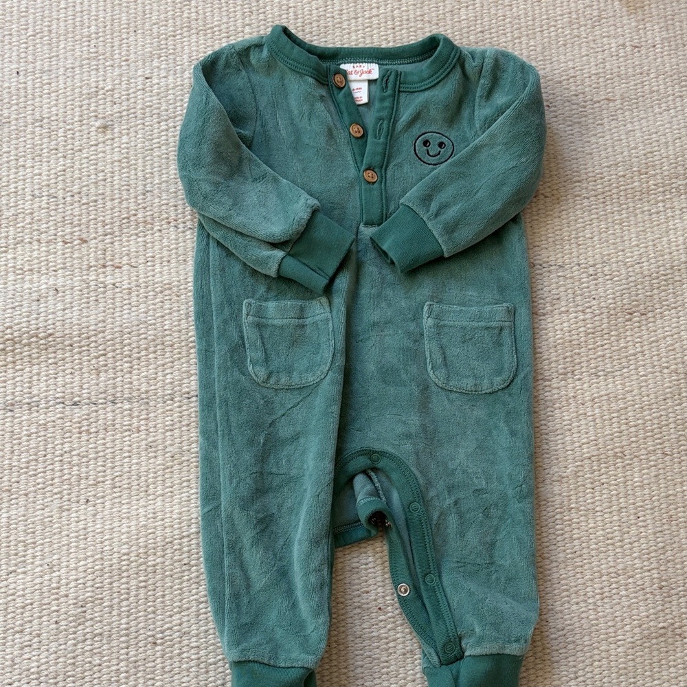 5/$10 Cat & Jack Green Kids One Piece with Smiley Patch